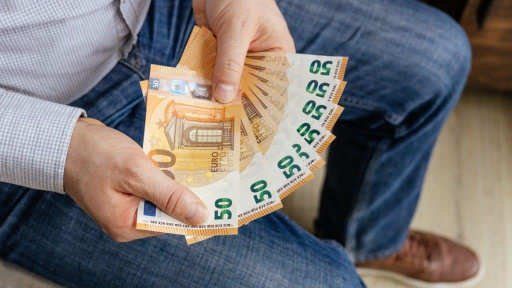 Kako delujejo bančne rezerve in zakaj so pomembne Kako delujejo bančne rezerve in zakaj so pomembne